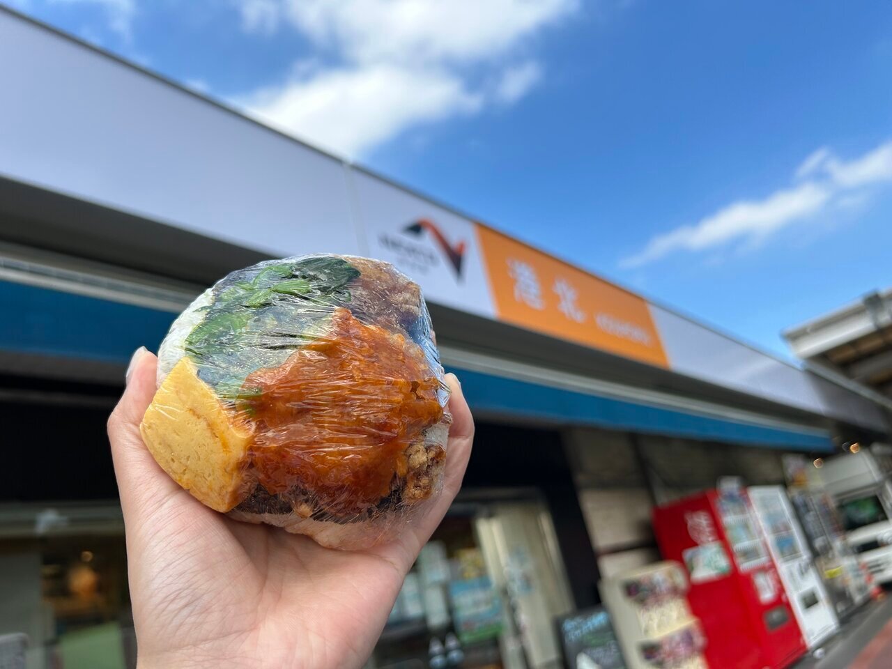 【Highway Gourmet】 Kohoku PA's popular rice balls are huge.