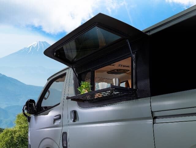 [200 Series Hiace Overnight Camping] Screen → Shade → Fully Open for Always Comfortable Conditions! Genuine Class Gal Window