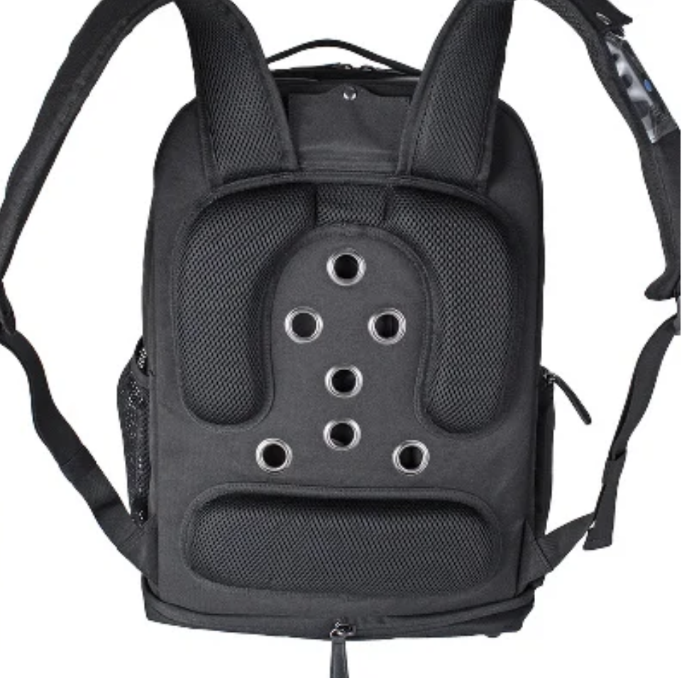 [Heat Countermeasure] Holes, holes, holes on the back of the backpack~! Avoid back humidity with a backpack equipped with a cooling fan