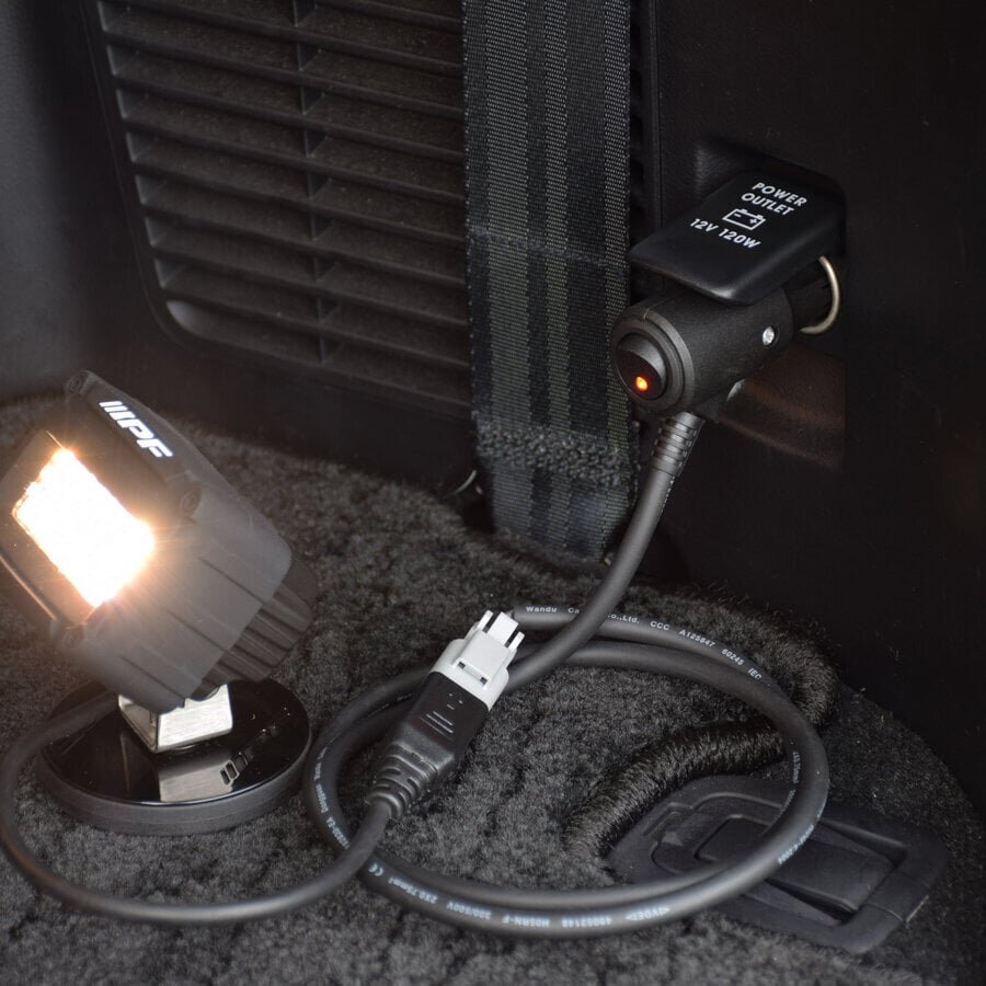 Make full use of your car's cigarette power! The LED off-road lamp can shine even when the engine is off.