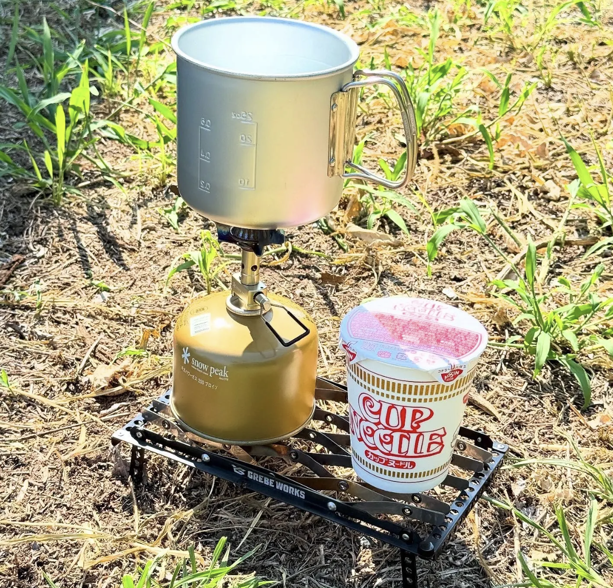 【登山】指でつまめるコレ、テーブルです！五徳にもなるメッシュテーブルが軽すぎ