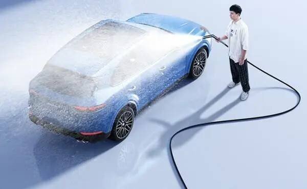 【カーケア】電源いらずでブシャー！最大3倍に伸びるホースで洗車が楽になる