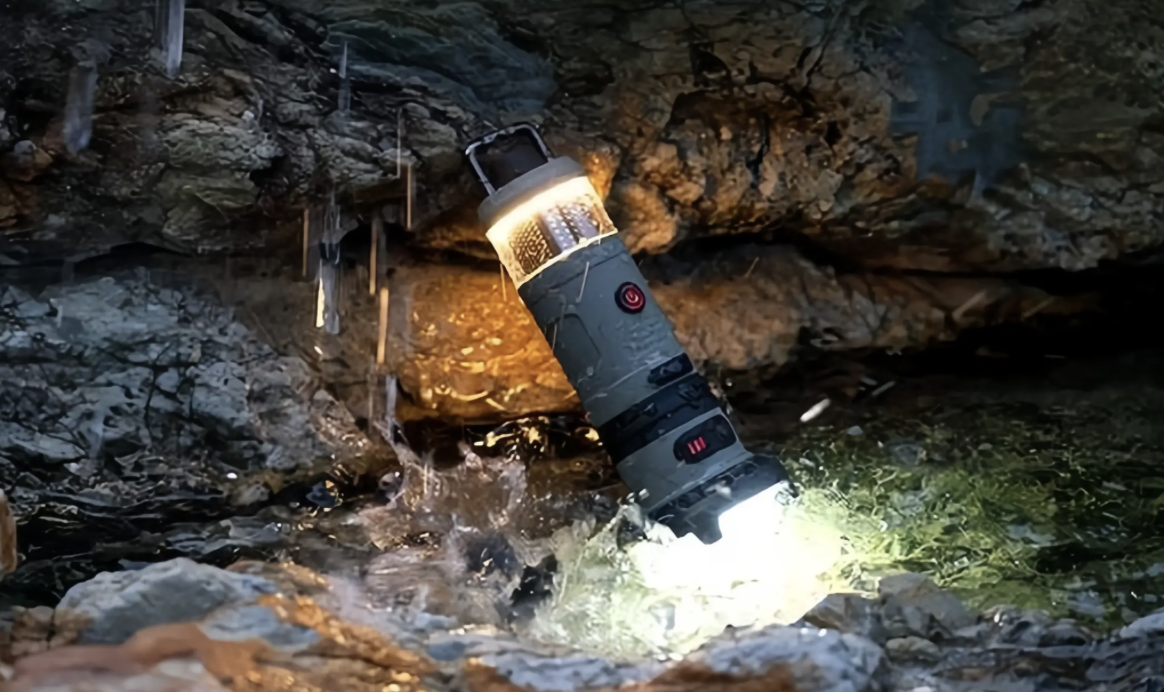 【Survival】A fan, pump, flashlight, and even insect repellents!? The must-have 7-in-1 lantern