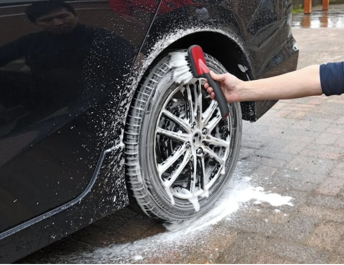【Home Improvement Store】 Available at Komeri! Shine and sparkle with the combination of brush washing and wax spray.
