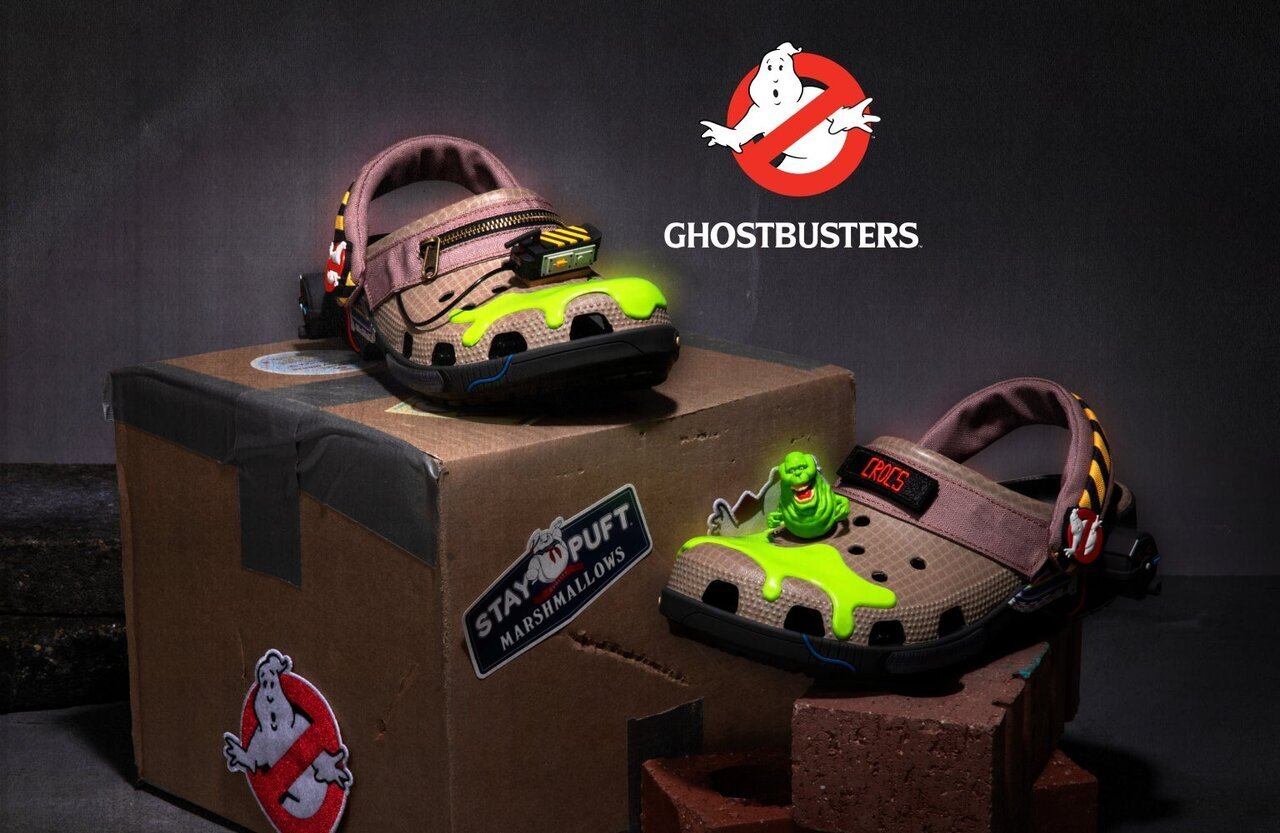 A dream collaboration between Ghostbusters and Crocs! Fun glowing slime in the dark