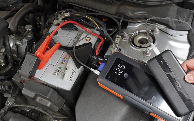 【Jump Starter】 Can be left in the car! Quickly starts the engine even with sudden battery failure