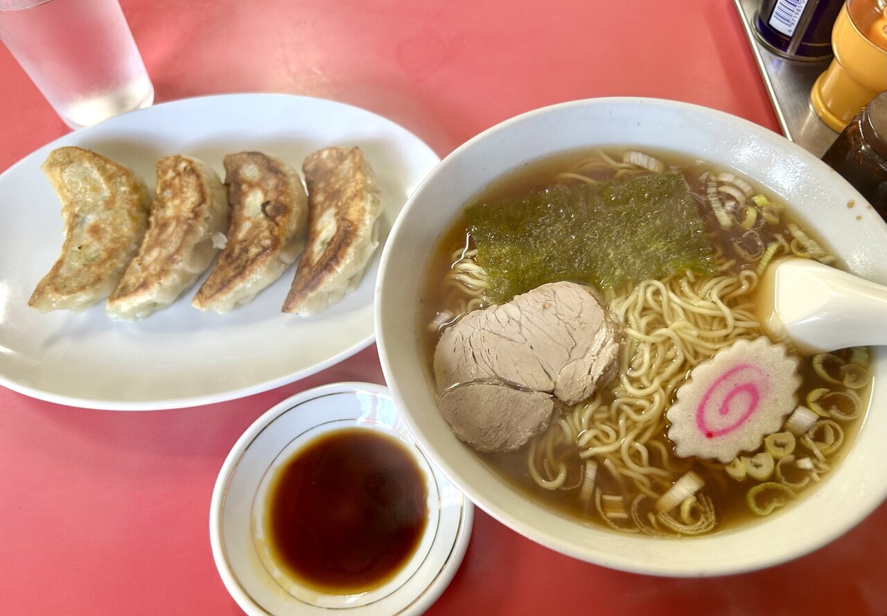 【街中華】住宅街に佇む相模原「宏苑」で正統派のラーメンと餃子を味わう