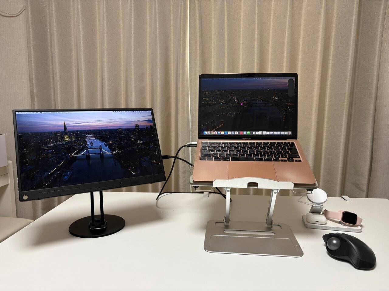 【If you are going to do side jobs】Three desk gadgets that made my work more comfortable and increased my efficiency