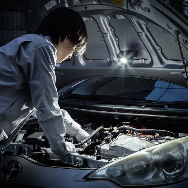 【作業灯】マグネットで車体にピタッ！最大1300ルーメンのLEDライトで作業捗る