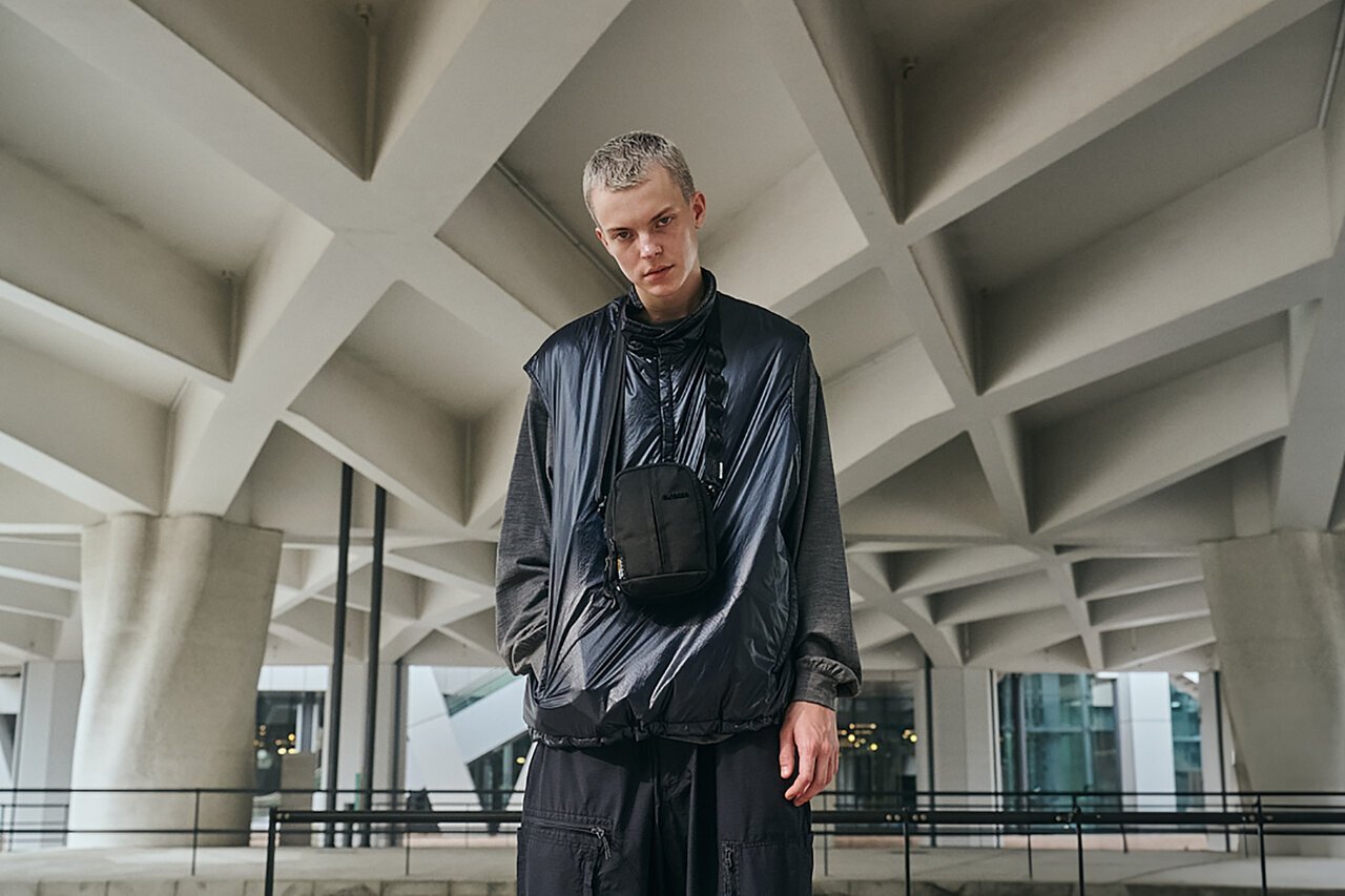 【Originating from California】“Less is more” embodied! An expandable mini shoulder pouch