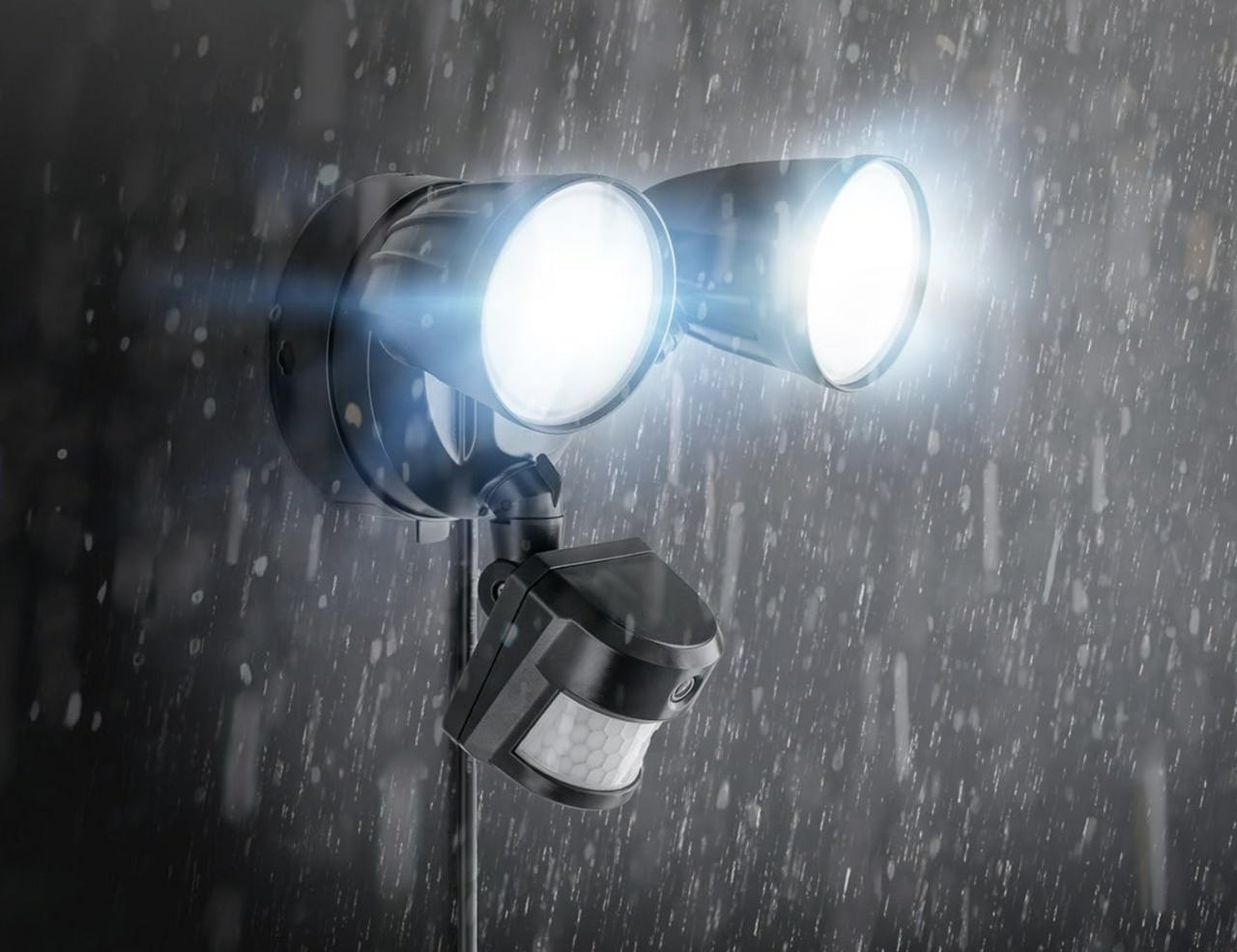 【Garage Security】Dual Effect of Lighting + Recording! A security camera integrated light to fend off threats