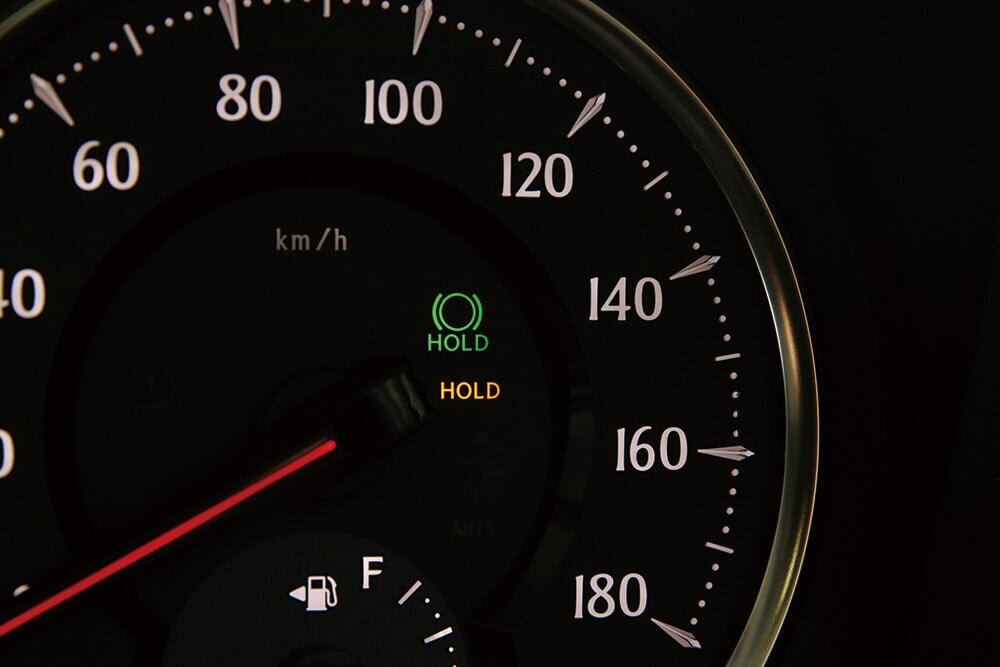 Interlocks with seatbelt removal! Automatic on/off control for brake hold makes waiting at signals easier