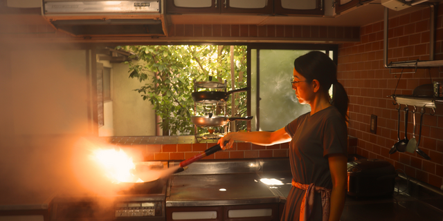 [Fire Extinguisher in the Car] Shoots with one hand! Stick type yet continuous extinguishing for up to 100 seconds