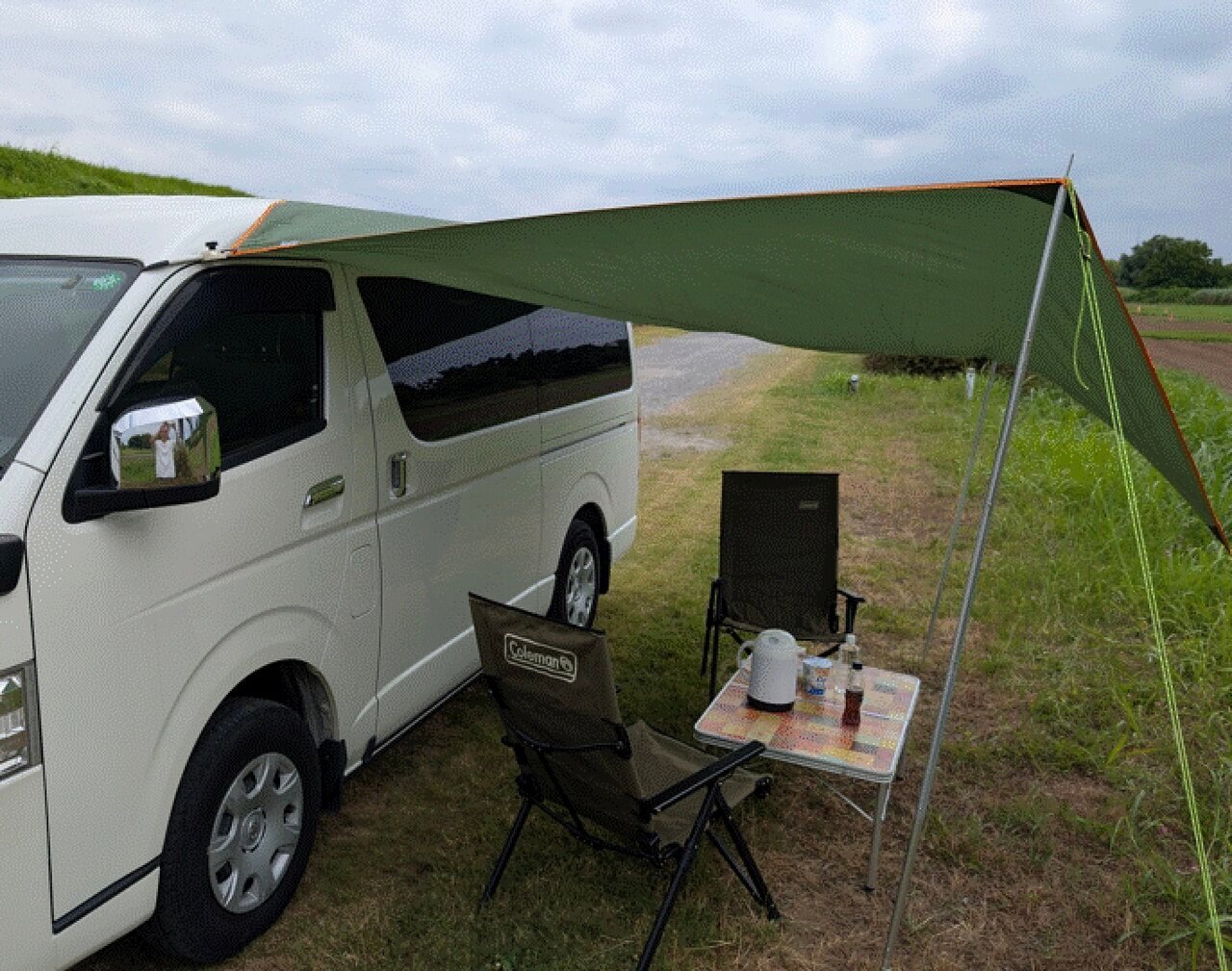 【Connect to Car】Set up a tarp on the rain gutter! You can still lock the door, which is revolutionary