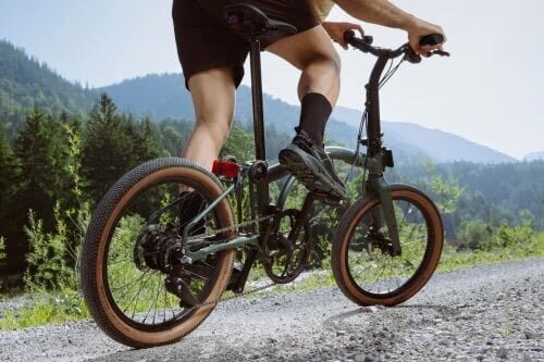 【From London】 Like a cart, it rolls! A folding bike that can also traverse off-road.