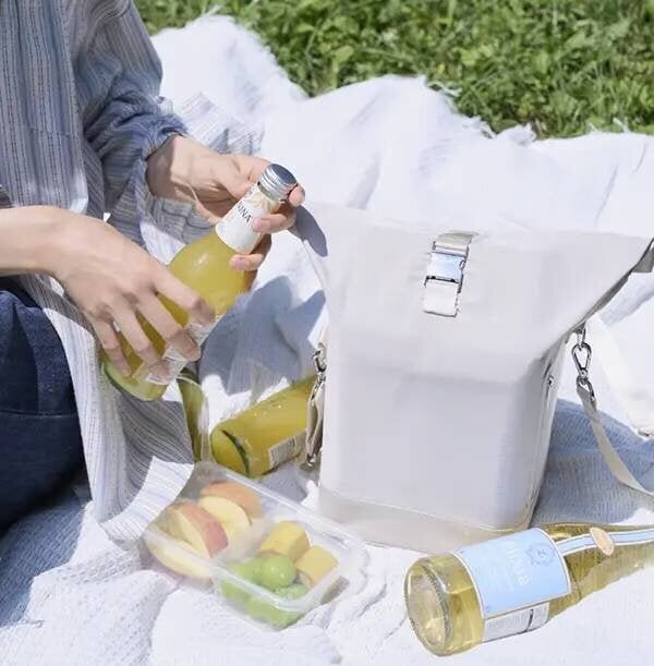 【Super Insulated】Is this the “Shoulder-carry” refrigerator!? A vacuum insulated cooler bag that keeps 0℃ for 48 hours