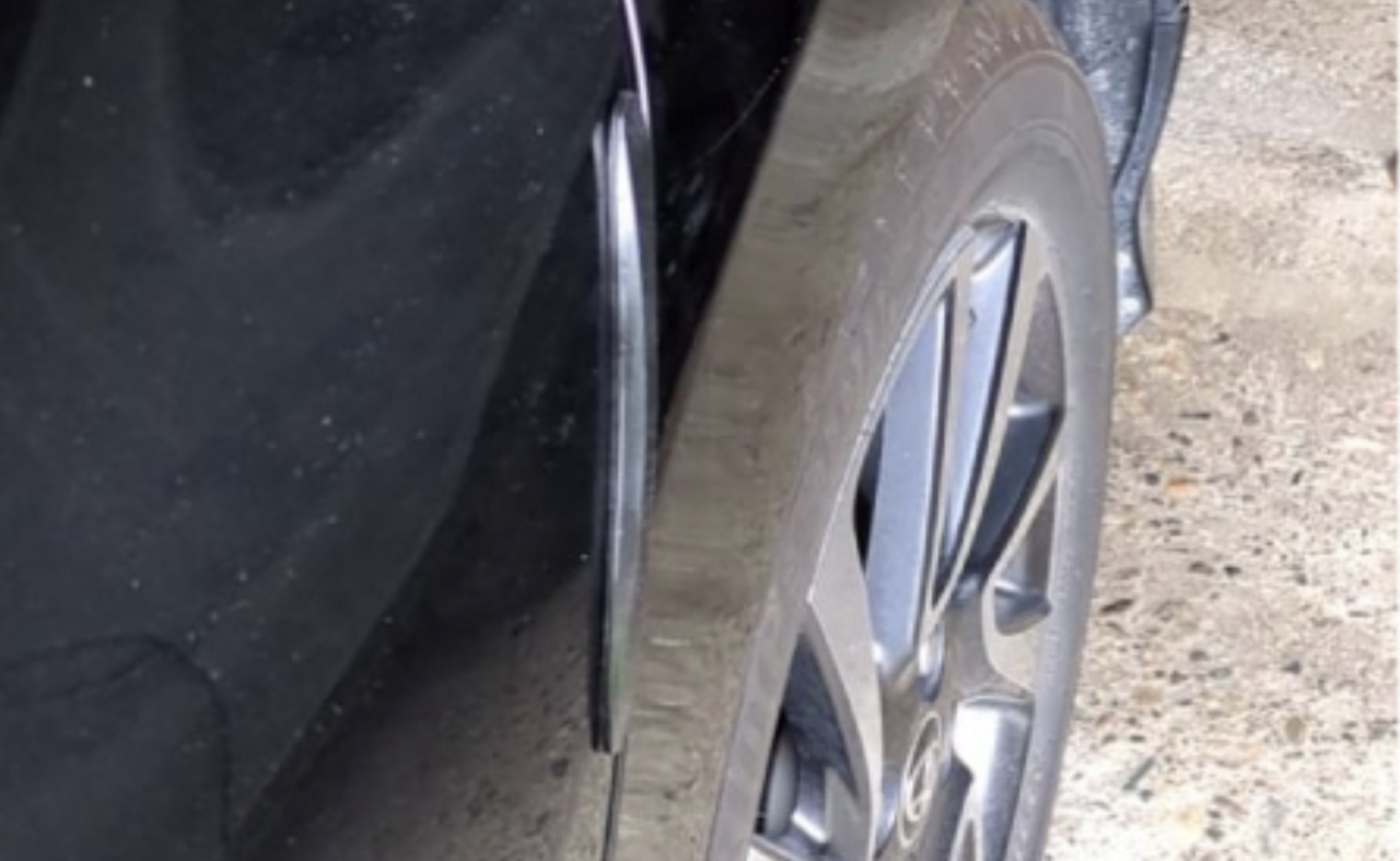 【Anti-door punch】 Zero sense of being an add-on! A pitch-black door guard that can be placed directly into a car wash.