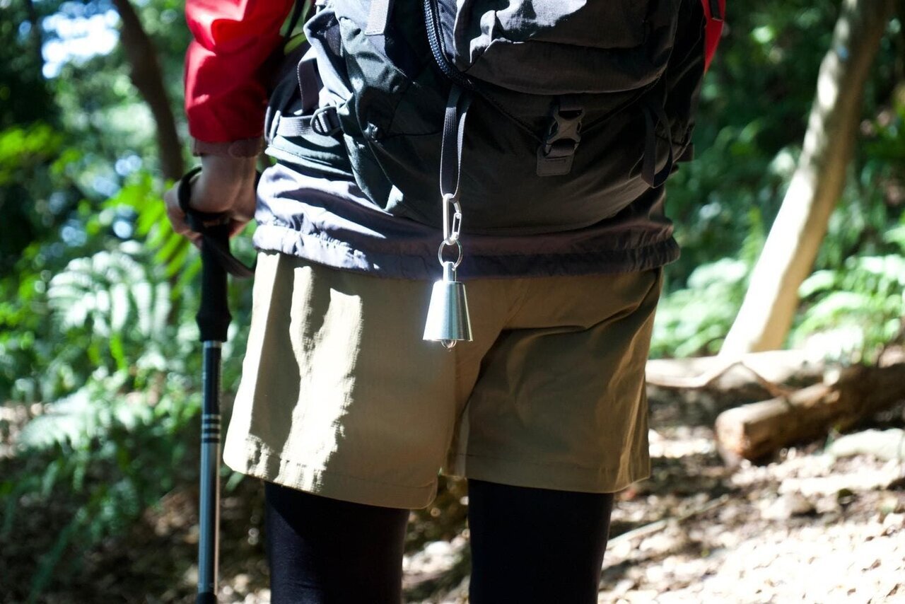 【Bear Prevention】Make your presence known with sound! With durable aluminum, it can handle tough mountain trails with ease.