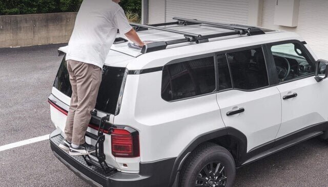 【Land Cruiser 250】Easily attach to the roof! No need for opening and drilling holes with an aftermarket rear ladder
