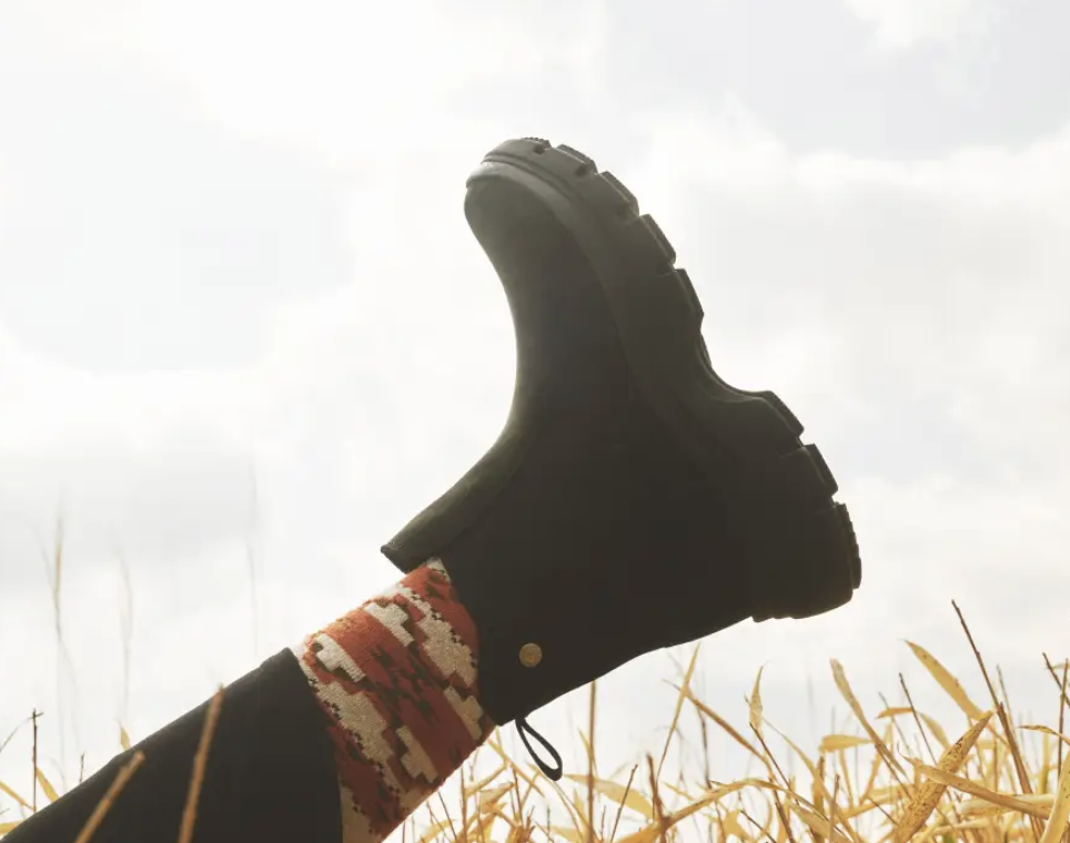 【Keen】 Seam shield processing blocks water! Sustainable comfort shoes