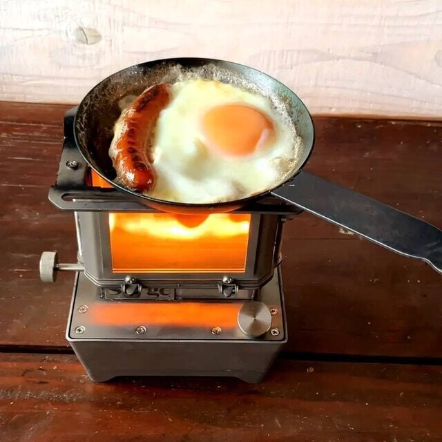 【Solo Camping】Should be taken on a motorcycle trip! How to enjoy a pure titanium iron stove