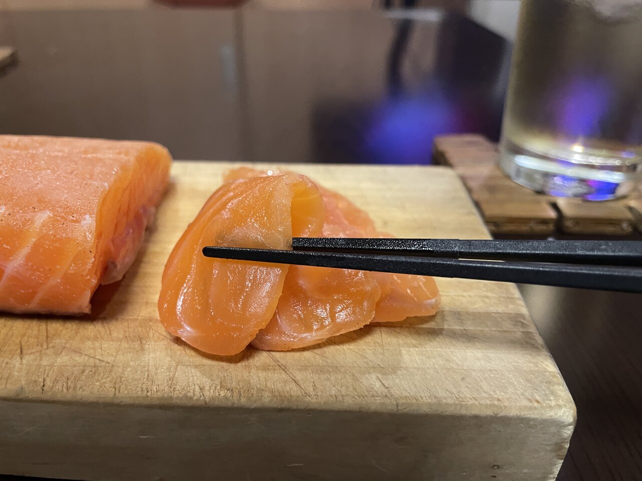 【意外と簡単!?】100均道具でしっとり仕上げる手作り冷燻スモークサーモンの作り方