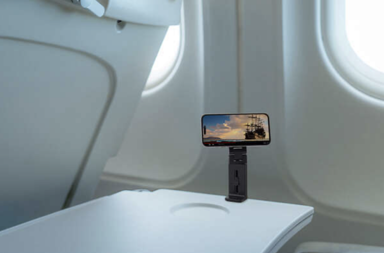 【Hands-Free】Recommended for Autumn Travel! A smartphone stand useful for airplane and Shinkansen travel