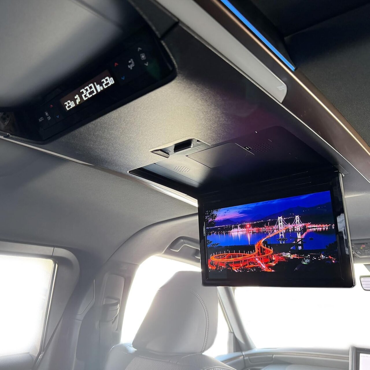【Easy installation in your beloved car】Interior stays as it is! With a flip-down monitor, the back becomes an entertainment space