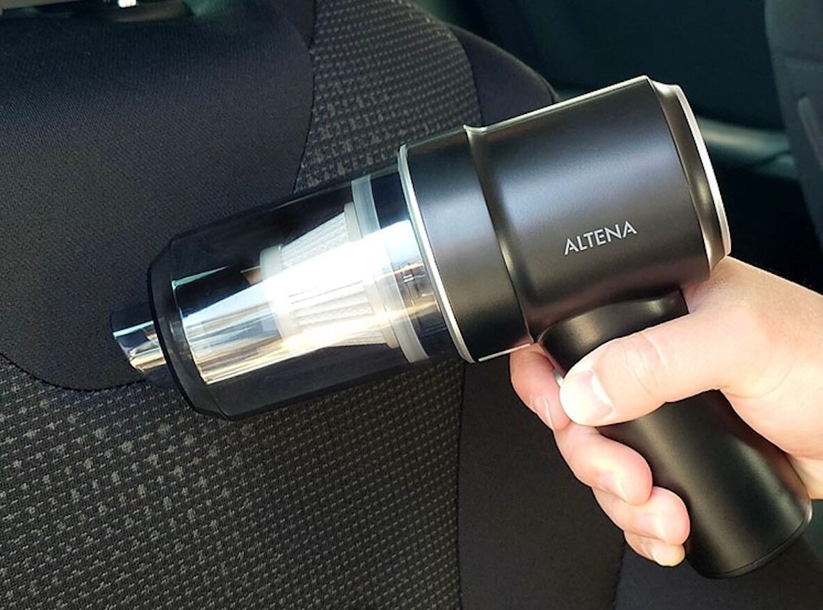 【In-Car Care】Dual action of blowing + suction! A handy cleaner that reaches even the gaps in the seats