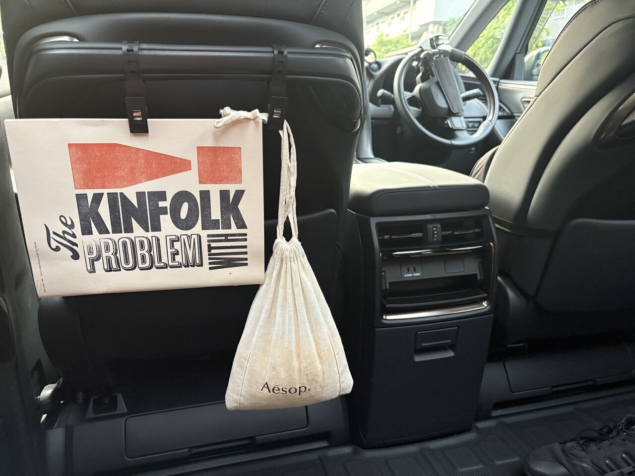 Let’s decorate your car interior fun with the 110 yen "Multi Pinch for Interior Bar" from Seria