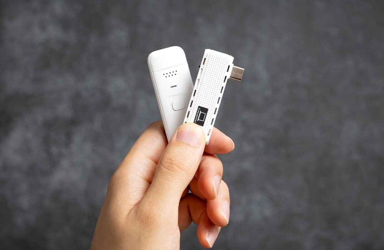 【Convenient Gadget】No need for Wi-Fi! Just plug it into your smartphone or PC and it can mirror even from 30 meters away
