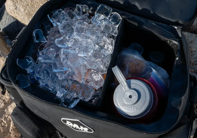 【Insulated】Keeps cold for 48 hours! A backpack-style soft cooler that can even hold ice directly
