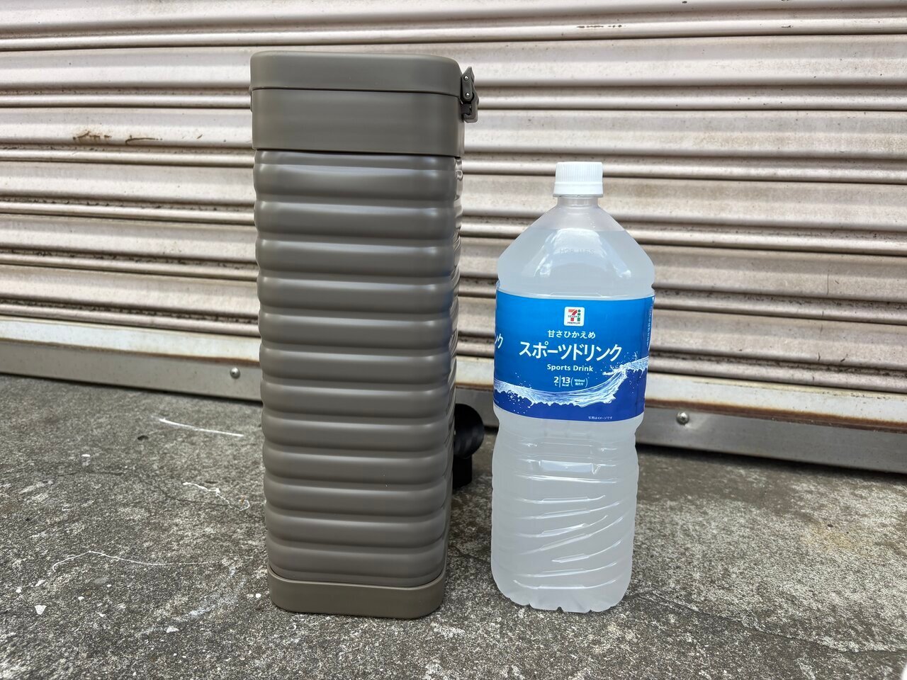 【Workman】Testing the lingering heat! Can the talked-about slim vacuum hybrid container keep things cold?