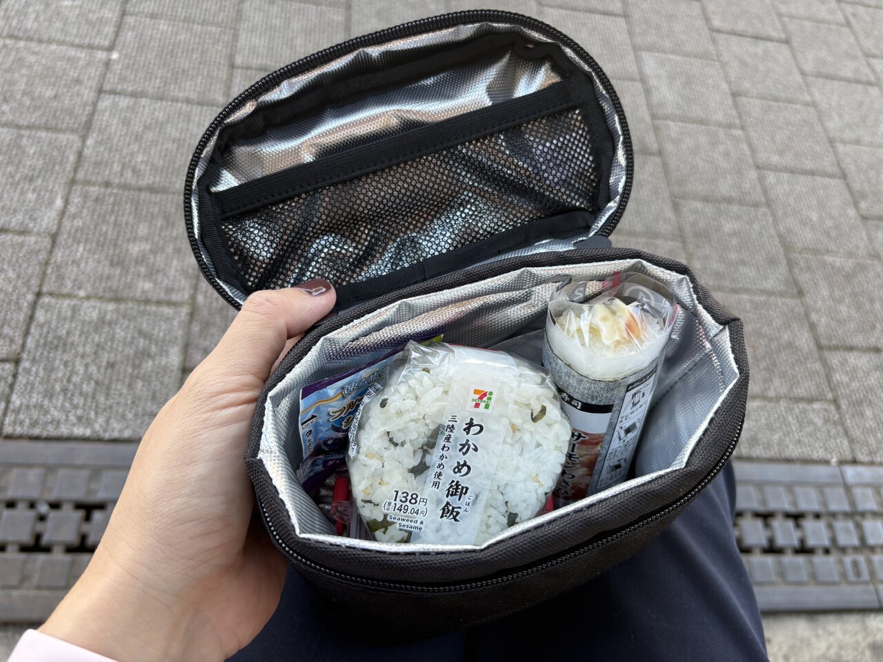 【無印良品】「保冷バッグS」がちょうど良い！おにぎりやドリンクを持って外に出よう