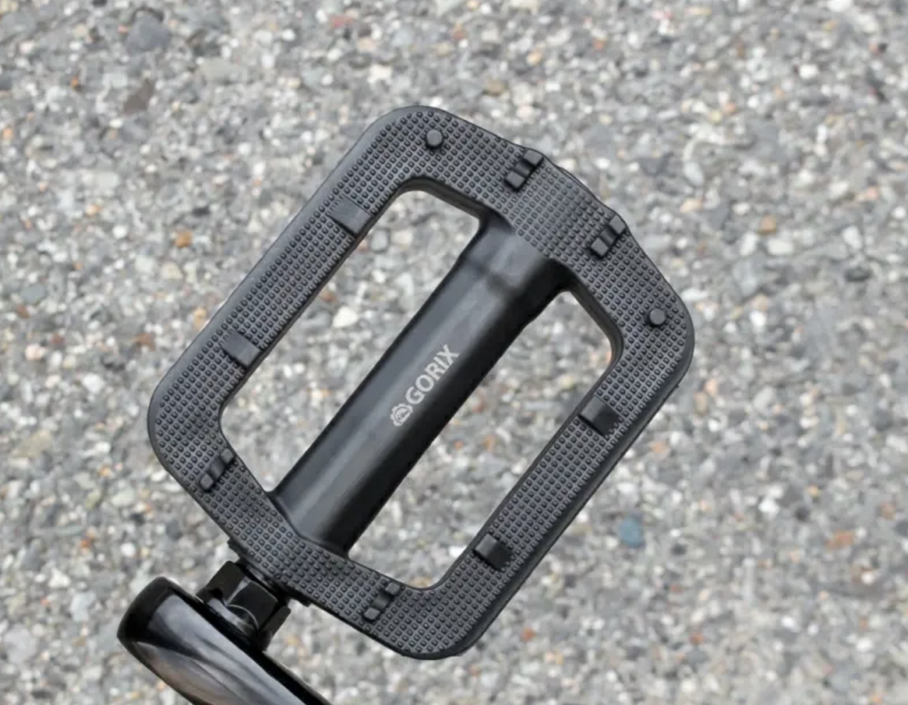 【Bicycle】Comfortable pedaling in the 1000 yen range! It's safe for night cycling because it comes with reflectors