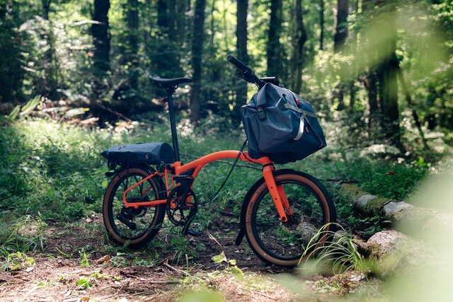 まるでMTB】泥水もどんとこい！この折り畳み自転車ならオフロードも