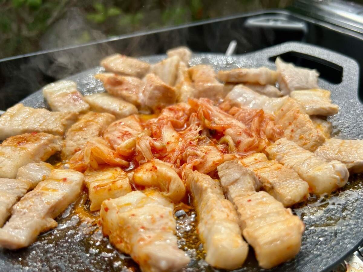 【Daiso】Check for sticking! I tried grilling "samgyeopsal" with the new Multi Griddle that offers the best cost-performance.