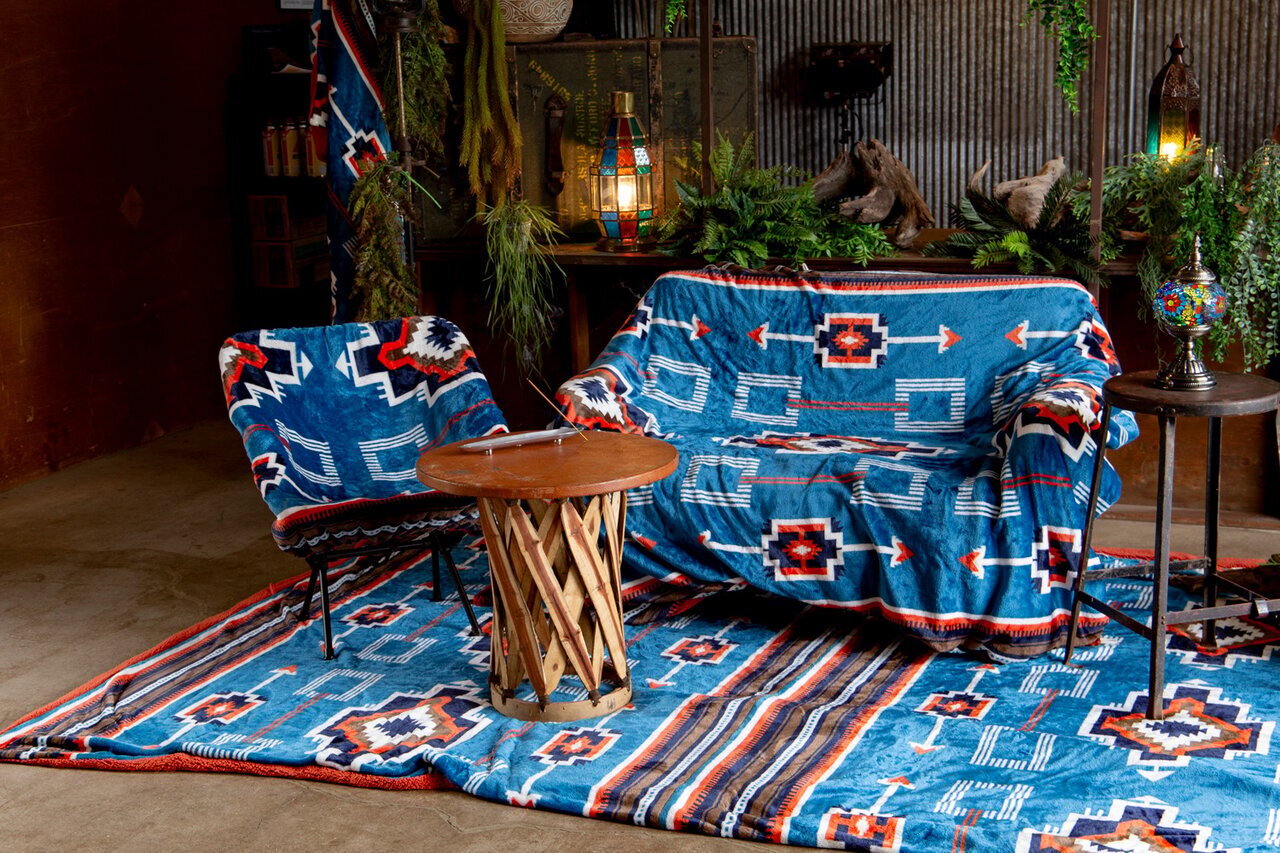【Blanket】Whether you wear it or lay it in the car, having “this one piece” allows you to enjoy it both at home and outside