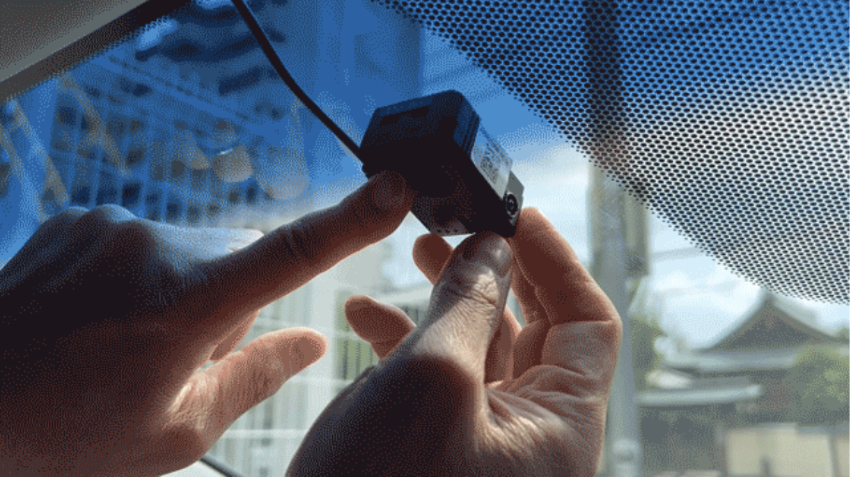 【Dashcam】Just stick it on with double-sided tape! Since it's monitorless, the visibility is clear