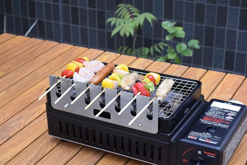 【再現飯】カセットコンロでお店みたいな串焼きに!? 自分好みに焼き上げられる専用スタンド