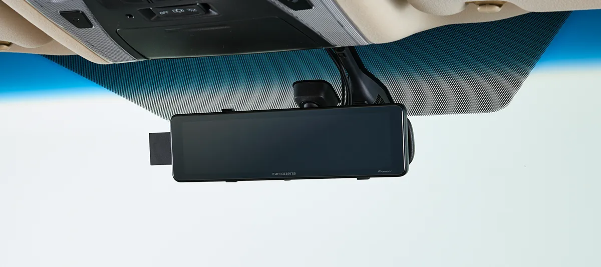 【ドラレコ】スッキリ見えのミラー型！200万画素のフルHDカメラは暗所も強い