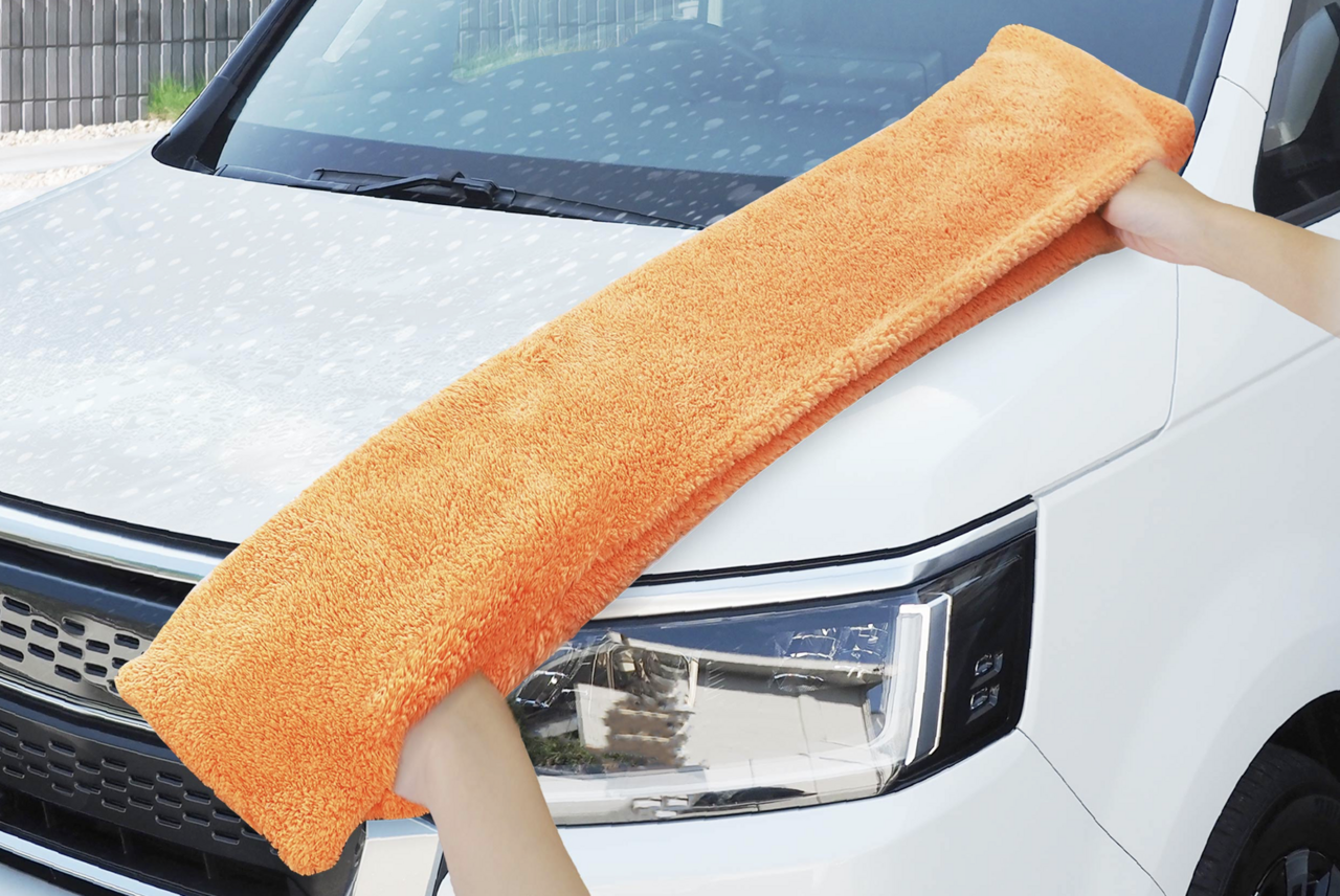 【Time-saving】Spread your arms and wipe it off in one go! Use a long towel with pockets for quick car washing