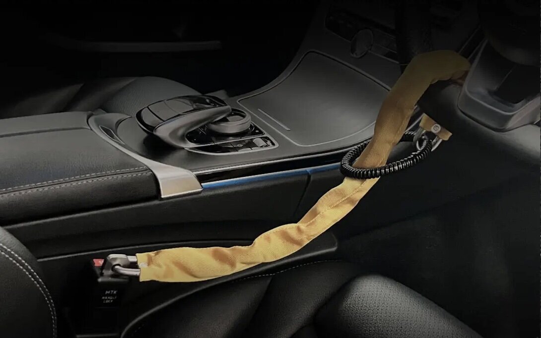 [Car Security] Physically blocks theft! Attach a thick stainless steel lock to the steering wheel