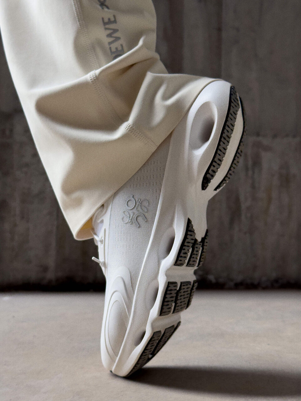 【Loewe x On】 Under 100,000 yen! I want to enjoy autumn sports with "high-end" sneakers.