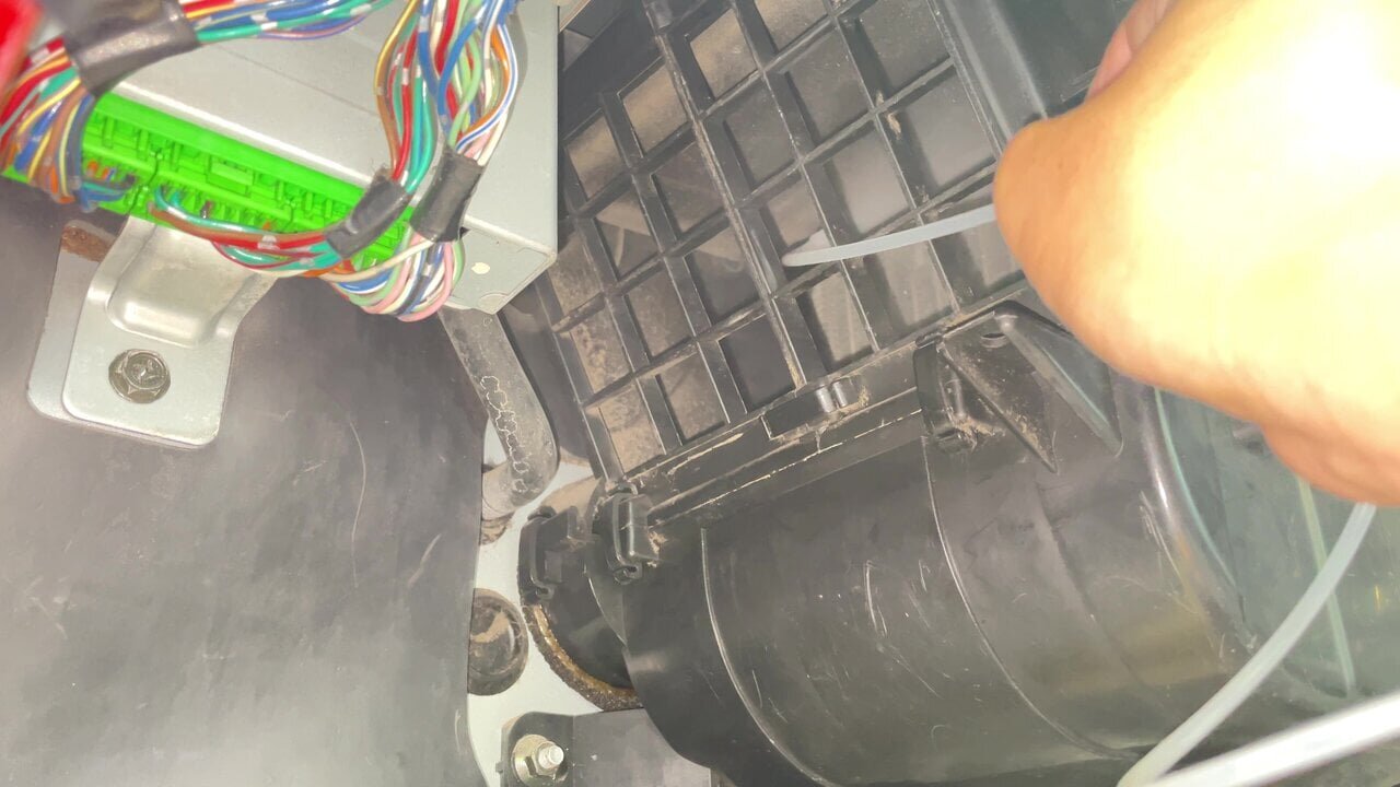 【DIY】Is the Jimny's air conditioning airflow decreasing after a certain time? I tried cleaning it without removing it.