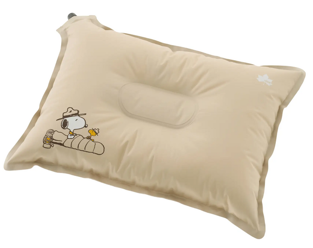 【Logos】A cute Snoopy peeks out♡ The “air-inflating” camping pillow is easy to carry