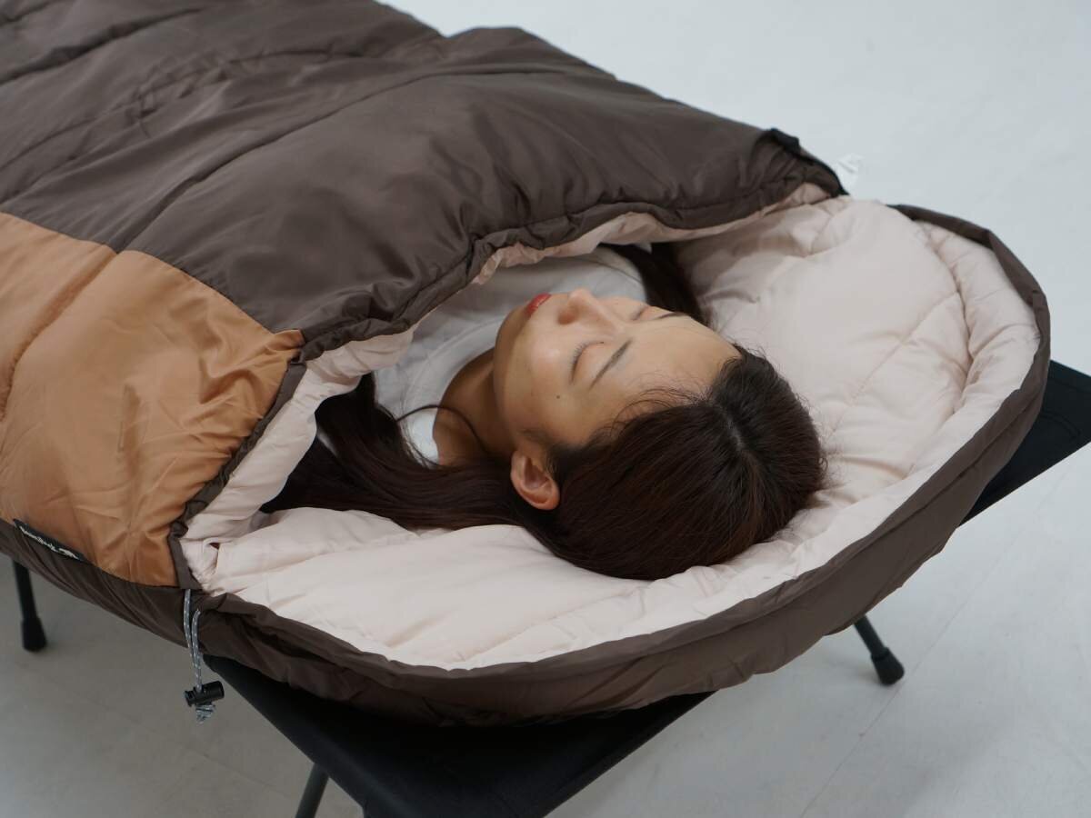 【Autumn and winter camping】Comfortable even on chilly mornings and evenings! A roomy and wide sleeping bag like a futon.