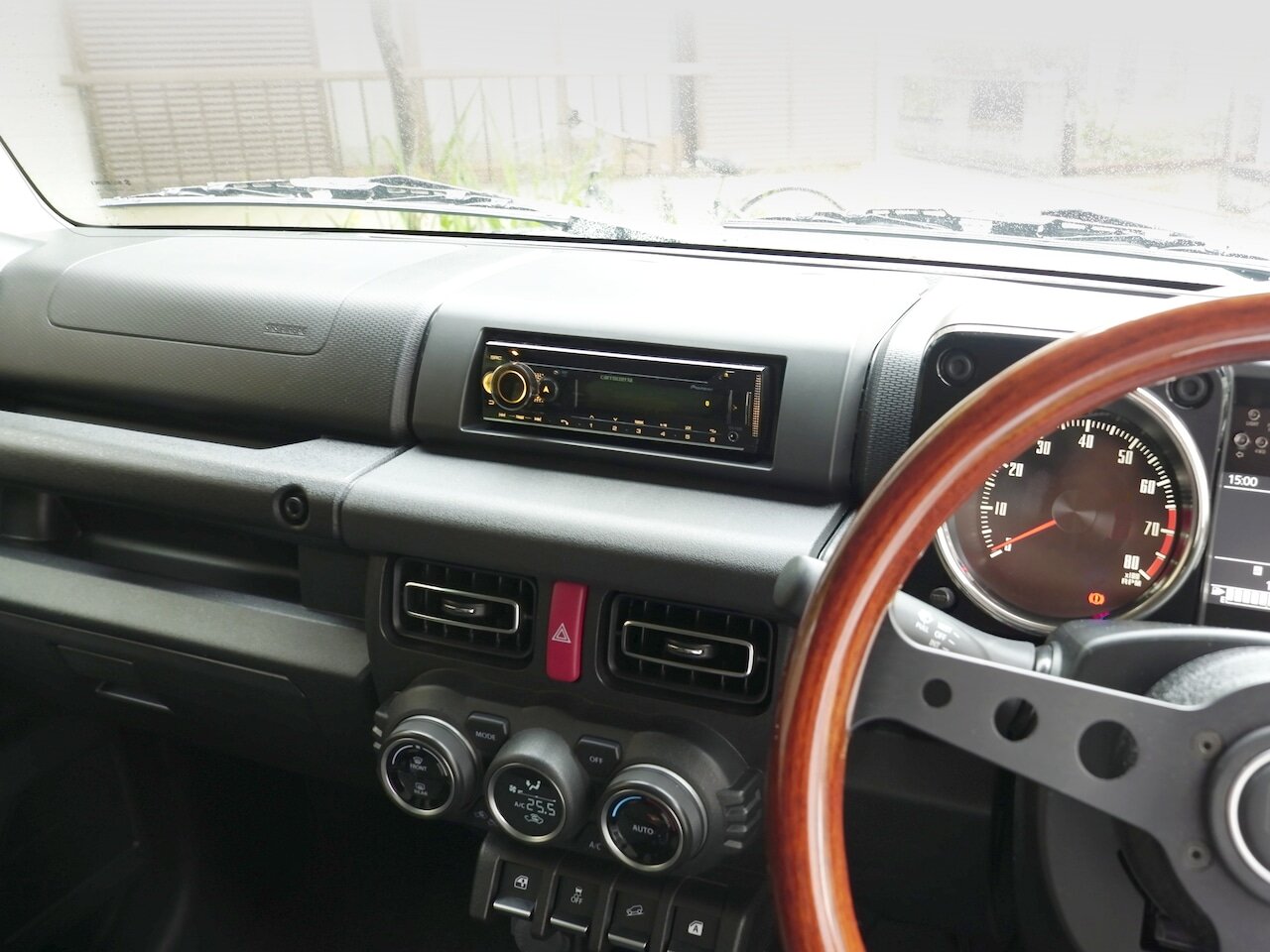 【ジムニーDIY】インパネがスマートに！純正ナビ用箱パネルで車内が広くなる!?