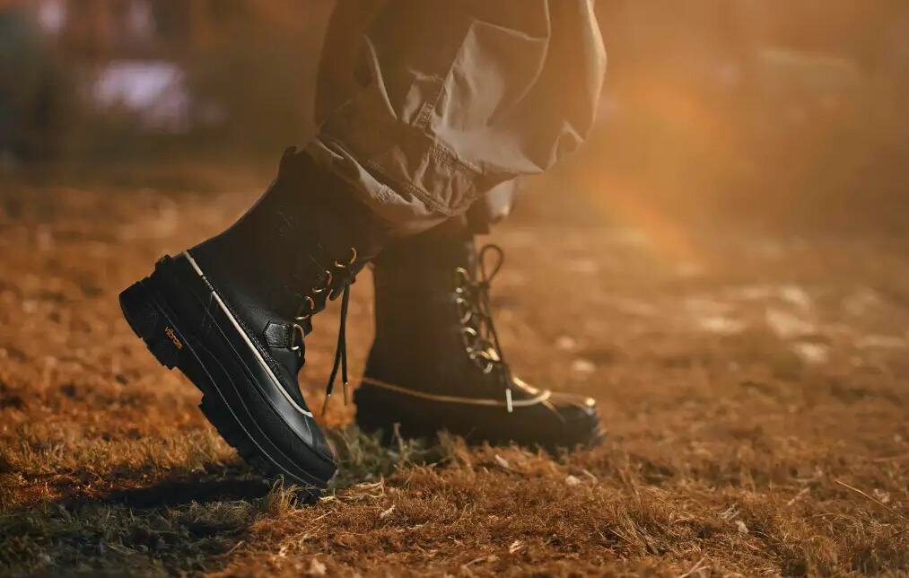 Sorel's classic "Caribou" evolves! Equipped with Gore-Tex, it handles mud and snowy paths with ease.