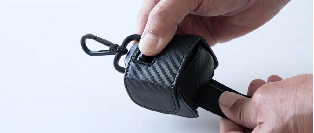 【Convenient Gear】Shorten those overly long shoulder straps in a jiffy! With a winding belt, there's no drooping or tangling.